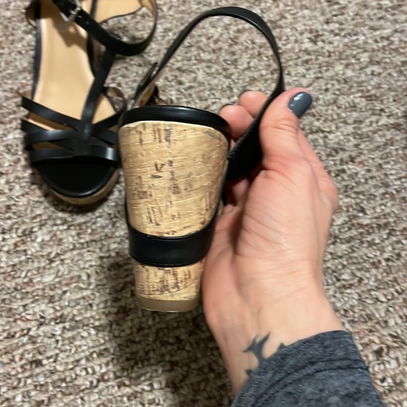 Unisa Faux Cork Wedges.  Guc some signs of wear. - Picture 4 of 10